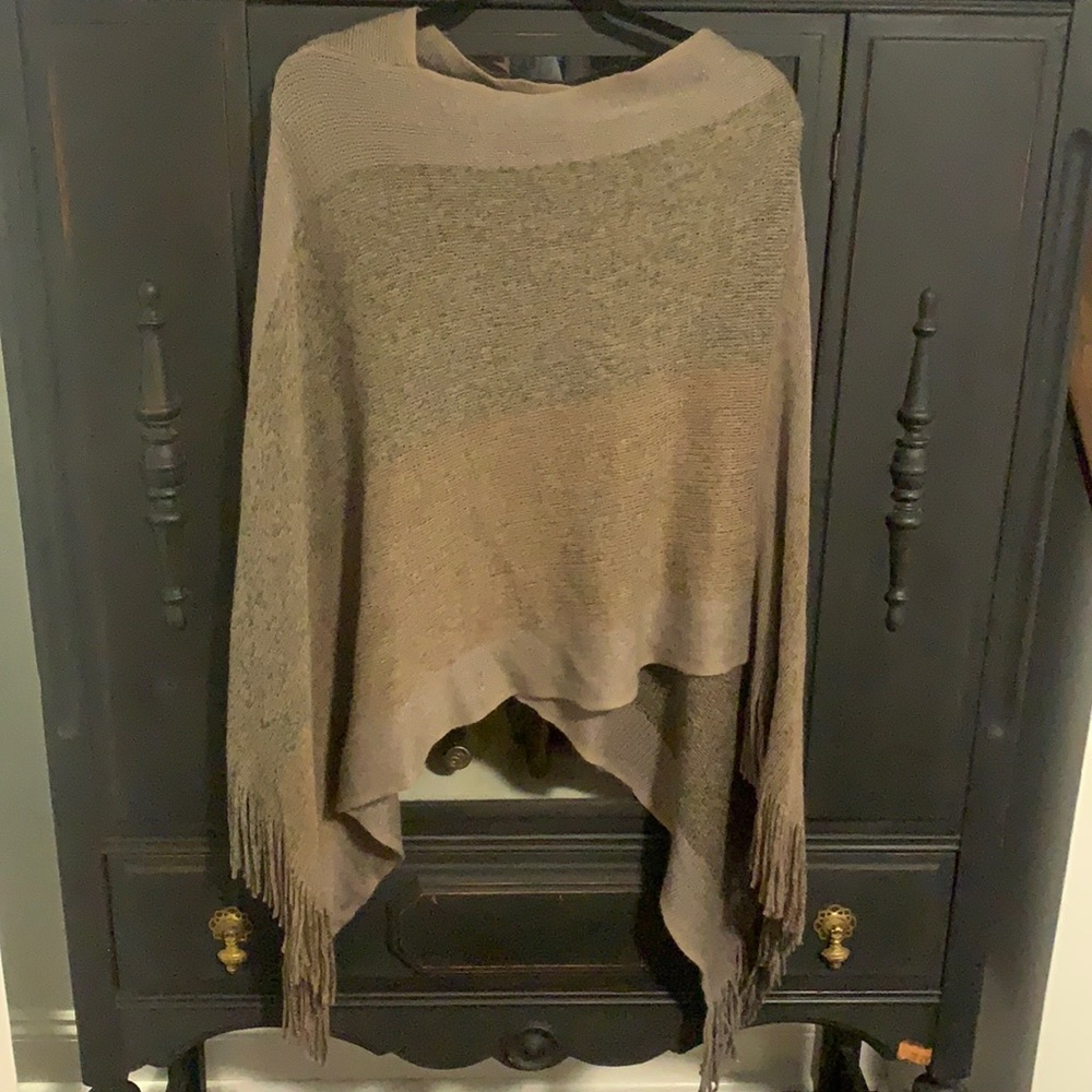 CHIC SHAWL! Great condition!!